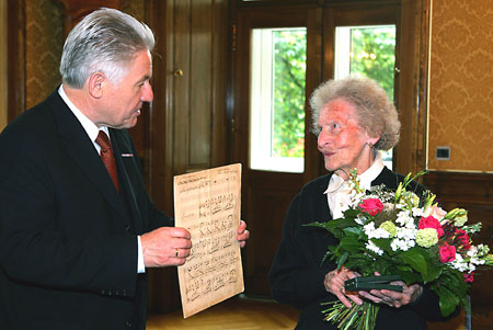 Übergabe im Linzer Landhaus